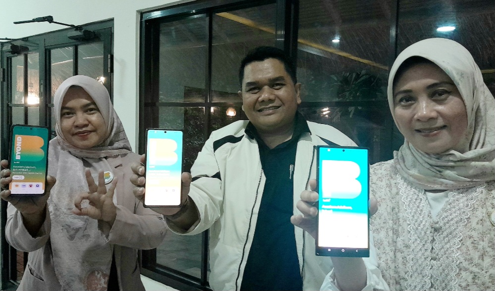 DIGITAL BANKING: Manajemen PT Bank Syariah Indonesia Tbk (BSI) Area Denpasar cluster Lombok Raya menunjukkan aplikasi digital banking BYOND yang bisa diunduh di smartphone.