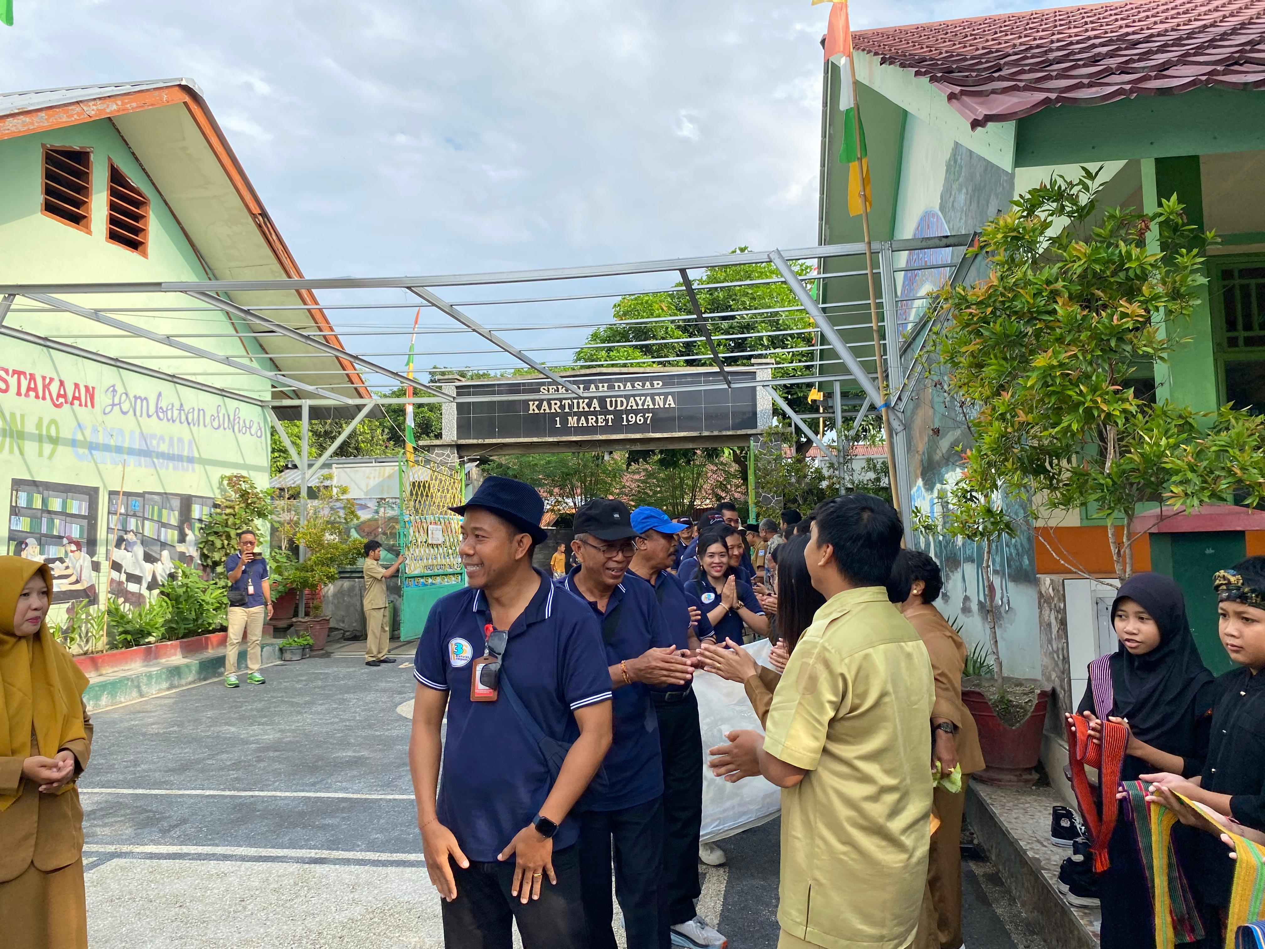 STUDI TIRU: Rombongan K3S Kecamatan Karangasem melakukan studi tiru ke SDN 19 Cakranegara, Senin (16/12) lalu.