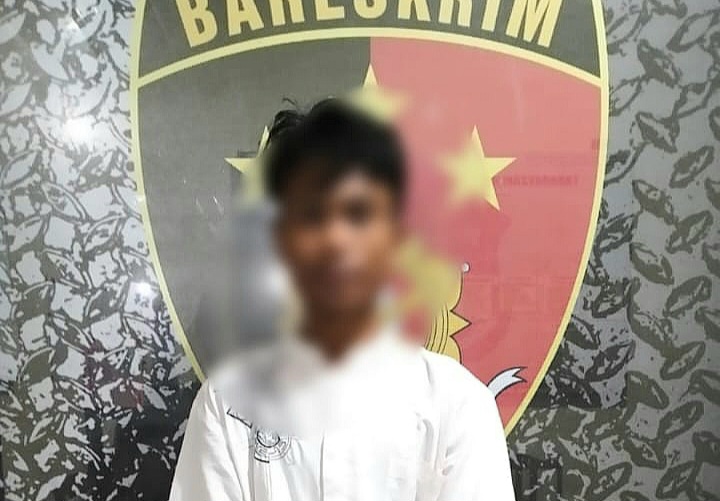 AM, 19 tahun, ditangkap aparat Polsek Mataram atas dugaan pencurian di outlet Indomaret Jalan Sriwijaya.