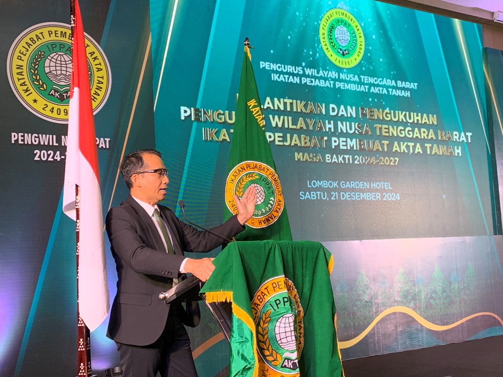 Ketua IPPAT NTB Dr. Saharjo memberikan sambutan pada pelantikan pengurus Ikatan Pejabat Pembuat Akta Tanah (IPPAT) Wilayah Nusa Tenggara Barat (NTB) 2024/2027, Sabtu (21/1