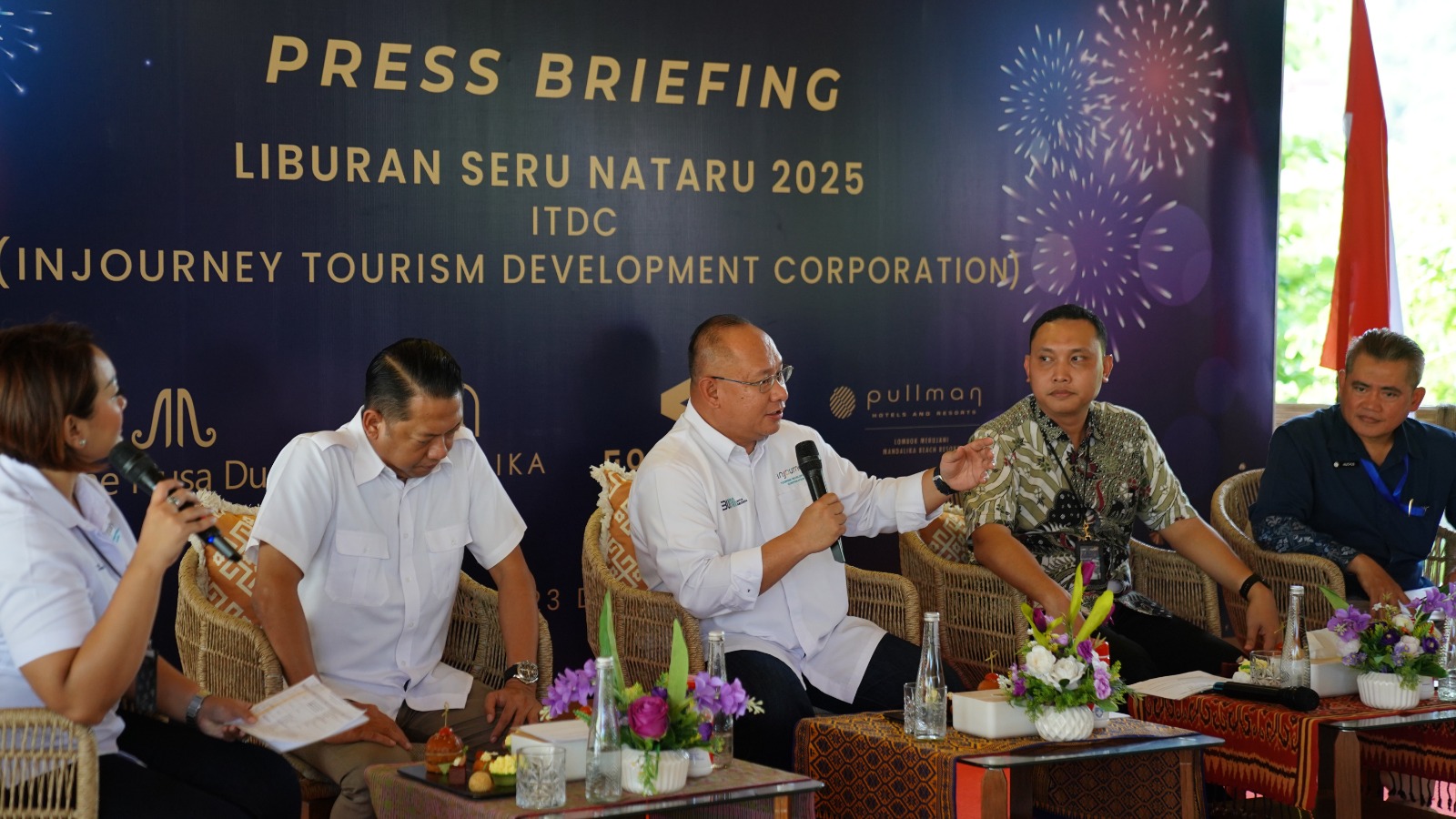 Direktur Komersial ITDC Troy Reza Warokka menjadi narasumber dalam kegiatan Pers Briefing di Mandalika Beach Club, Kuta Mandalika, Lombok Tengah, Senin (23/12).