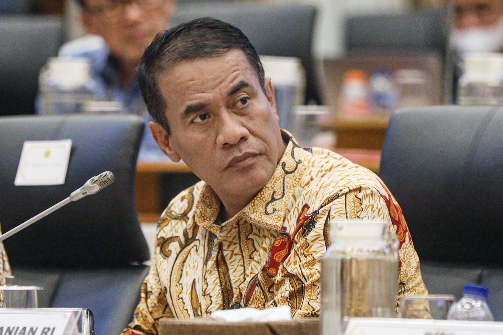 Menteri Pertanian (Mentan) Andi Amran Sulaiman mengikuti rapat kerja dengan Komisi IV DPR di Kompleks Parlemen, Senayan, Jakarta, Selasa (5/11/2024). Rapat tersebut membahas mengenai rencana program kerja prioritas 2025. FOTO: SALMAN TOYIBI/JAWA POS