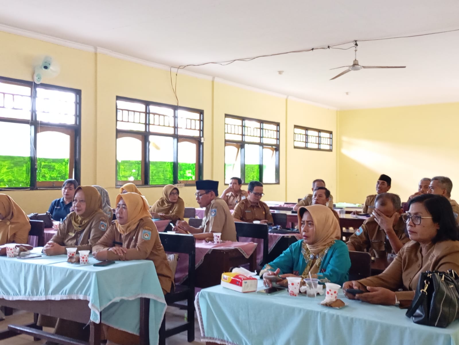 AKAN ADA ROTASI:&nbsp; Kepala SMP se-Kota Mataram melakukan rapat di SMPN 18 Mataram, belum lama ini.