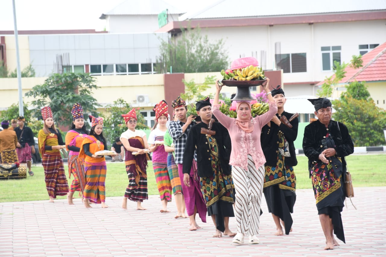 ACARA BUDAYA: Rangkaian kegiatan Gawe Beleq di Halaman Kantor Bupati KLU, beberapa waktu lalu.