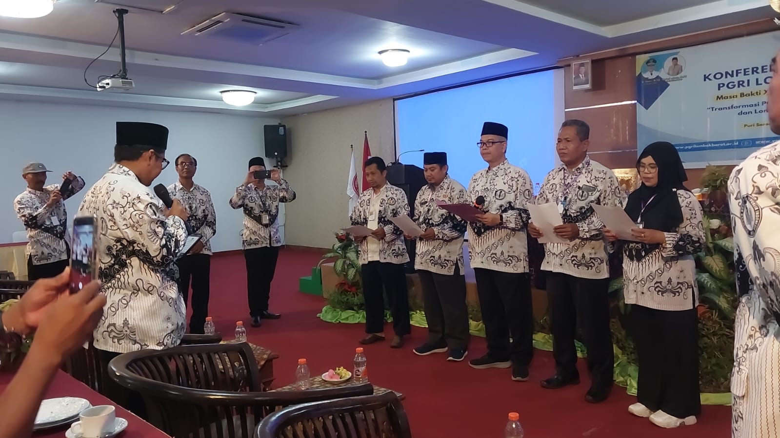 PENGURUS BARU: Ketua PGRI Lombok Barat H Akhmad Suja