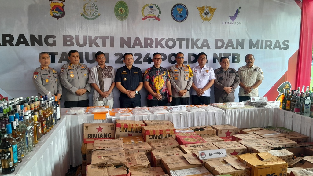 DIMUSNAHKAN: Polda NTB menggelar konferensi pers ungkap kasus narkotika dan sejumlah kasus lainnya selama tahun 2024, Jumat (27/12).