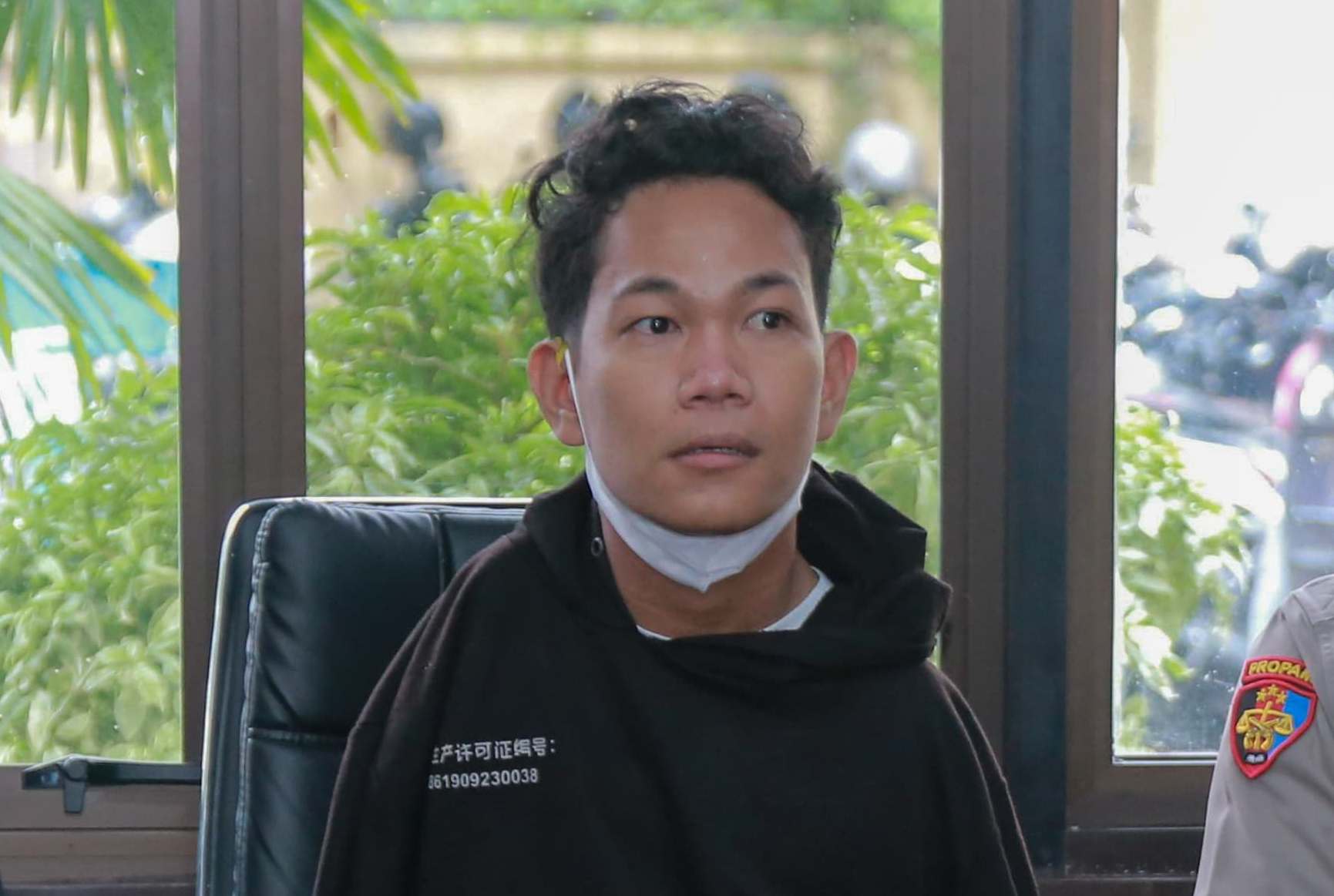 SEGERA DILIMPAHKAN: Tersangka kasus pelecehan seksual fisik IWAS alias Agus segera dilimpahkan penyidik Polda NTB ke JPU Kejati NTB.
