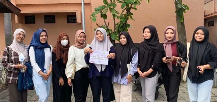 Sejumlah mahasiswa Universitas Mataram mendapatkan edukasi literasi keuangan dari duta pasar modal, beberapa waktu lalu.