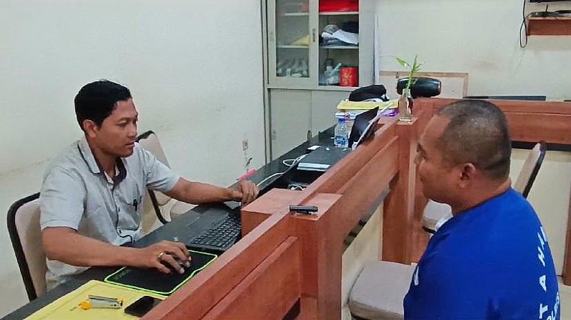 SR alias Epol, warga Dusun Puncang Daye, Desa Sandik, Kecamatan Batulayar, Lobar, diamankan anggota Satresnarkoba saat razia kos-kosan, beberapa hari lalu.