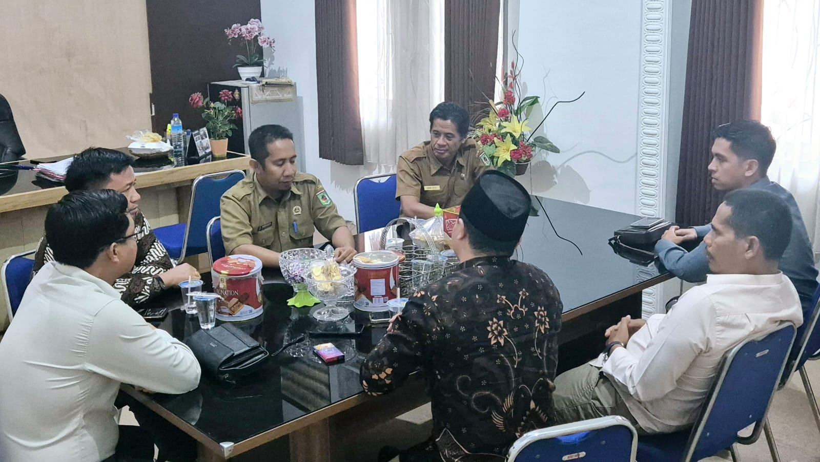 EVALUASI: Komisi III DPRD KLU menanyakan progres proyek fisik ke Kantor Dinas PUPR-PKP KLU,
