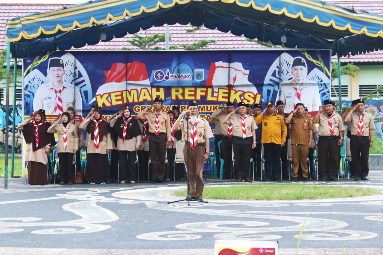 KEMAH AKHIR TAHUN: Kwarcab Kota Mataram melaksanakan apel pada kemah refleksi akhir tahun di RTH Bumi Perkemahan H Muh Ruslan, Pagutan Kota Mataram, Selasa (31/12) lalu.