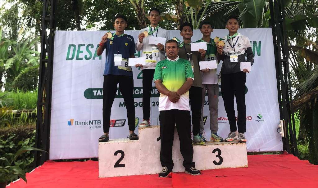 MEMBANGGAKAN: Siswa MAN Lobar Imam Pasha raih juara pada&nbsp; Kejuaraan Suranadi Run di Suranadi, Minggu (29/12) lalu.