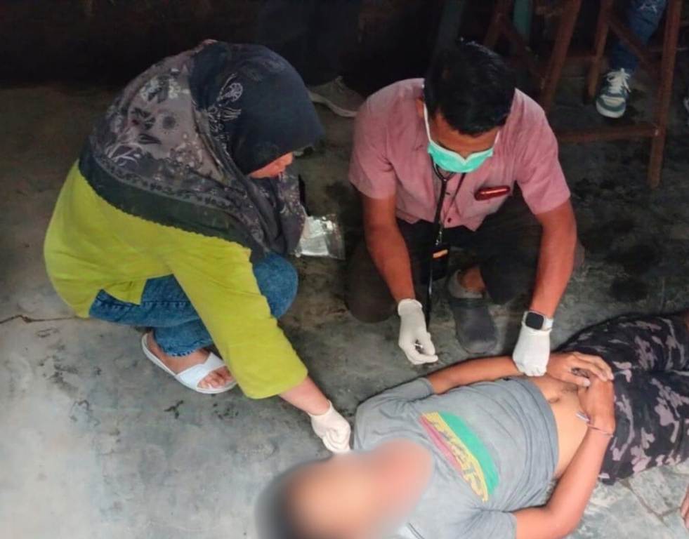 AKHIRI HIDUP: Korban IGARAS ditemukan meninggal dunia di gudang belakang rumahnya di wilayah Cakranegara dalam posisi tergantung, Sabtu (4/1).