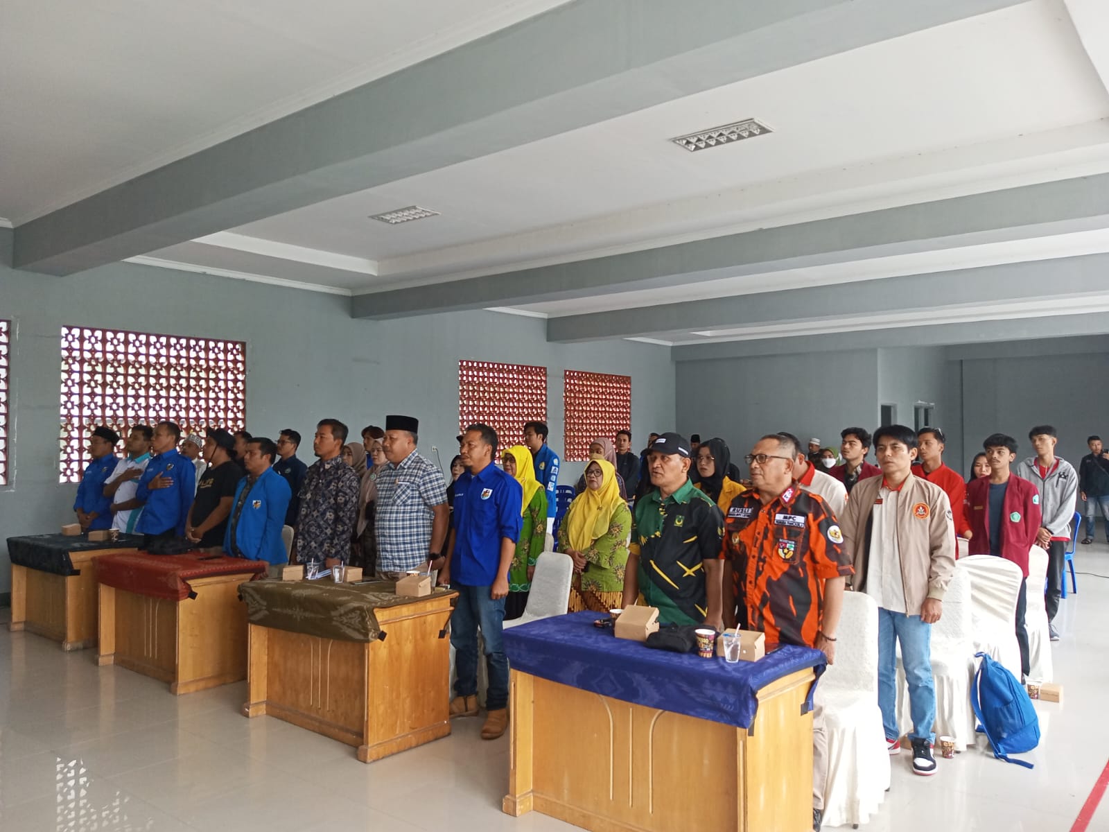 BUKA: Kepala Bakesbangpol Lotim Mustofa saat membuka acara pelatihan peningkatan kapasitas organisasi kepemudaan (OKP) di Lombok Timur (Lotim) di Gedung Juang.
