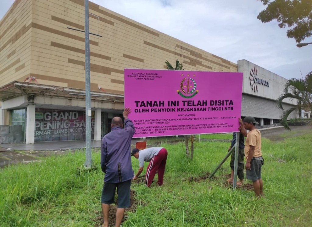 DISITA: Penyidik Kejati NTB menyita gedung LCC di Narmada, Lobar.