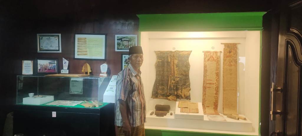 CAGAR BUDAYA: Baju rompi yang menjadi koleksi Museum Desa Genggelang. Rompi ini disebut peninggalan Kedatuan Besari.