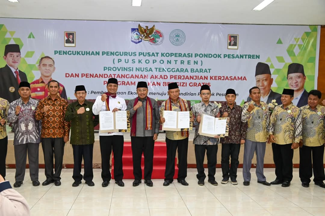 Penandatanganan kerja sama program Makan Bergizi Gratis (MBG) antara Induk Koperasi Pondok Pesantren (INKOPONTREN) Pusat Jakarta dengan sejumlah pondok pesantren di NTB.