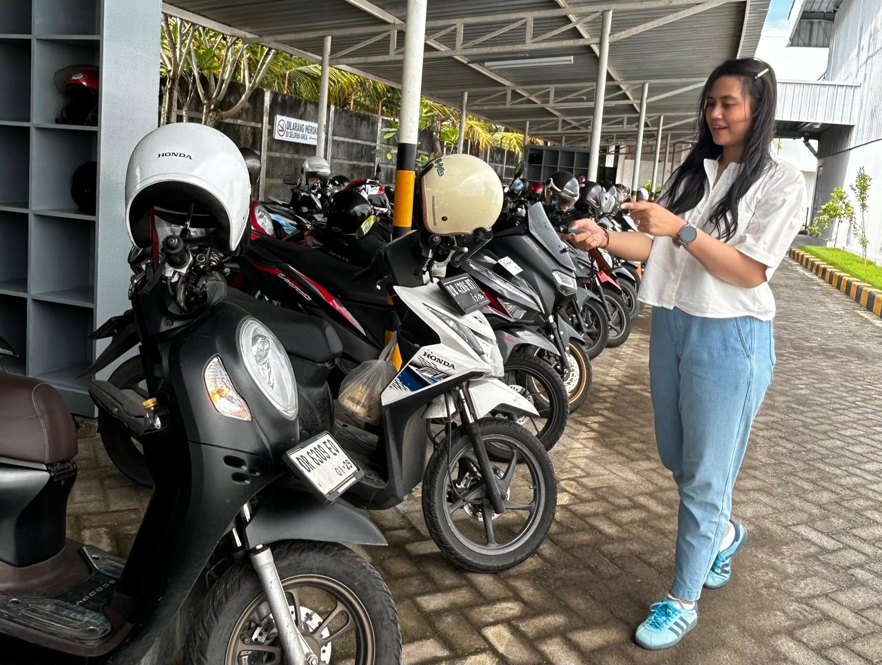 Permudah Pengguna : fitur Answer Back System pada motor Honda membantu menemukan posisi motor saat parkir.