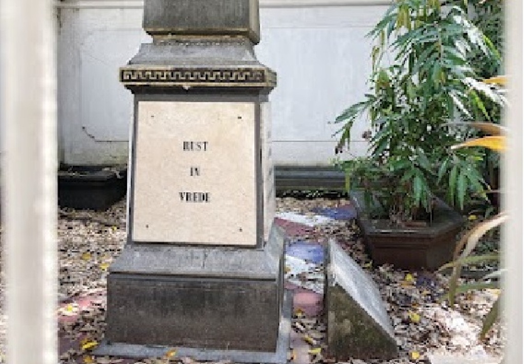 DETAIL: Lebih dekat pada makam Jendral Van Ham di dekat Pure Karang Jangkong, Cakranegara, Kota Mataram.
