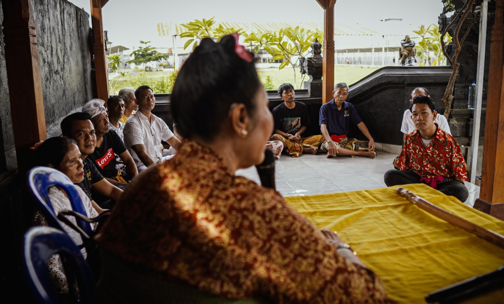 SIRAMAN ROHANI: Agus Buntung dan WBP Hindu Lapas Kelas IIA Lobar mengikuti pencerahan agama di dalam Lapas, Jumat (17/1).