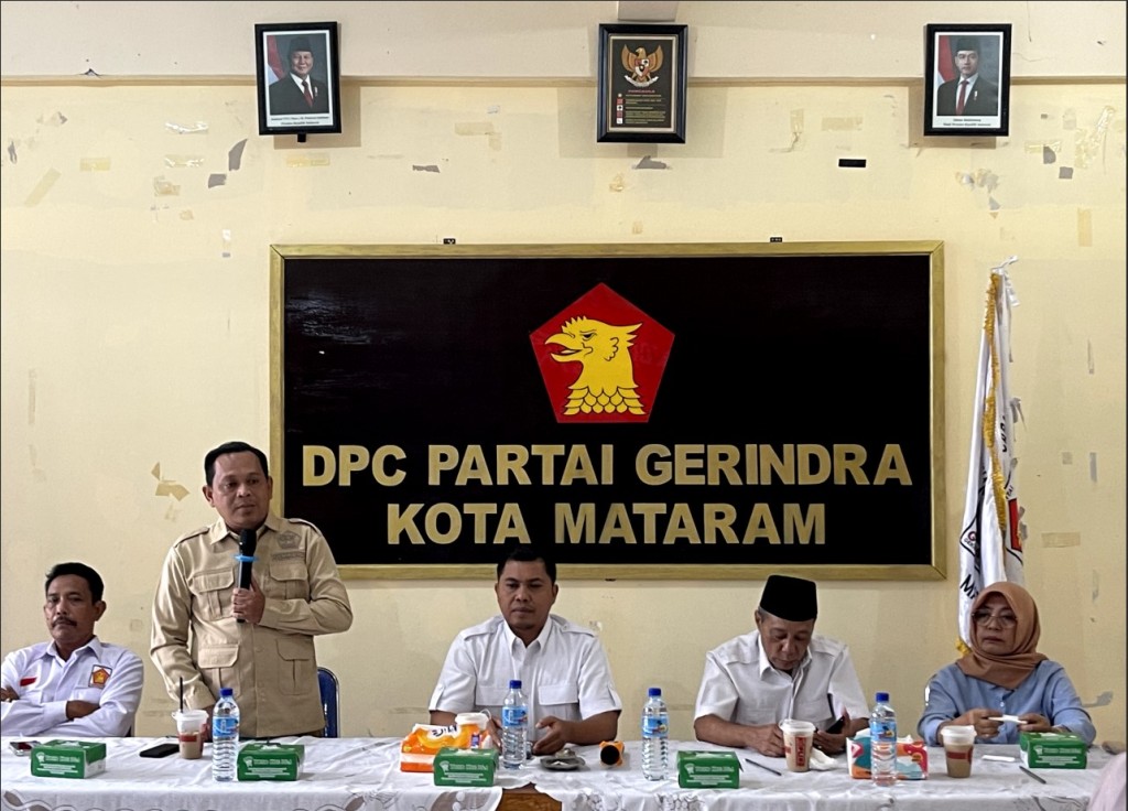 PRO RAKYAT: Ketua OKK DPC Partai Gerindra Kota Mataram Herman saat mempresentasikan acara HUT Partai Gerindra ke 17 di Kota Mataram, Sabtu (18/1). Hadir jajaran elite pengurus DPC Gerindra Mataram.