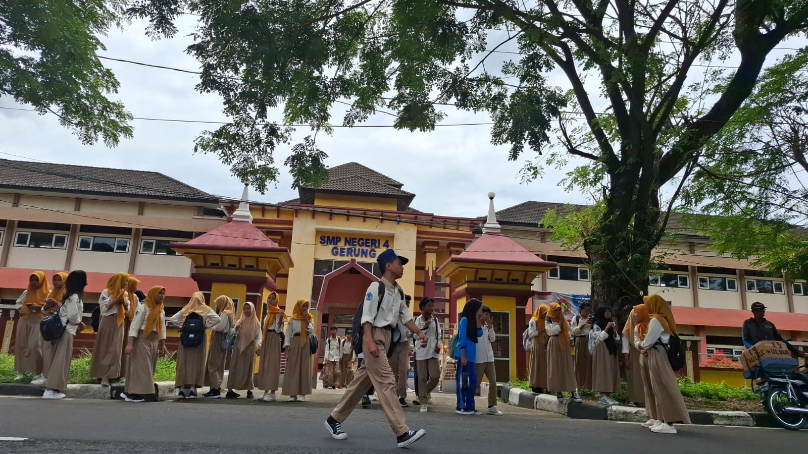 TUNGGU MBG: Para siswa SMPN 4 Gerung diprediksi menjadi salah satu lembaga yang akan menerima MBG tahap pertama 3 Februari nanti.