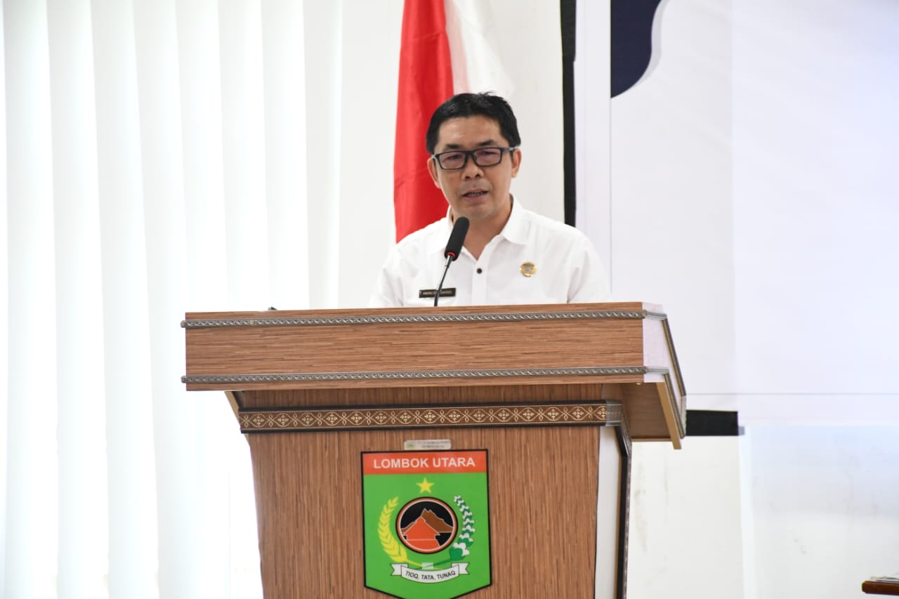 KONSOLIDASI: Sekda KLU Anding Duwi Cahyadi saat membuka konsultasi publik Ranwal RKPD 2026, belum lama ini.