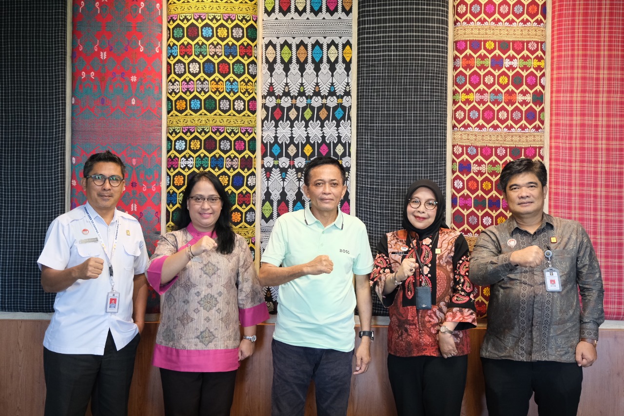 SILATURAHMI: Kakanwil Kemenkum NTB I Gusti Putu Milawati bertemu dengan Bupati Lombok Tengah, Lalu Pathul Bahri di Kantor Bupati Lombok Tengah, Jumat (24/1).