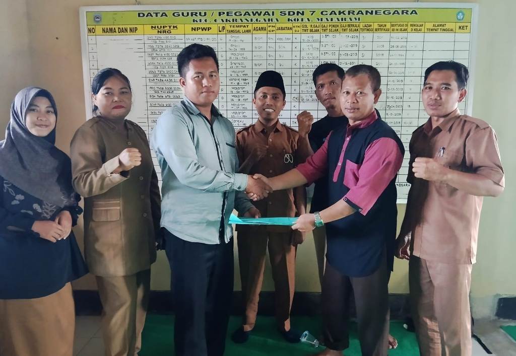 SIAP BERTARUNG: Ketua PGA Kota Mataram Abd Hayi bersama pengurus belum lama ini.