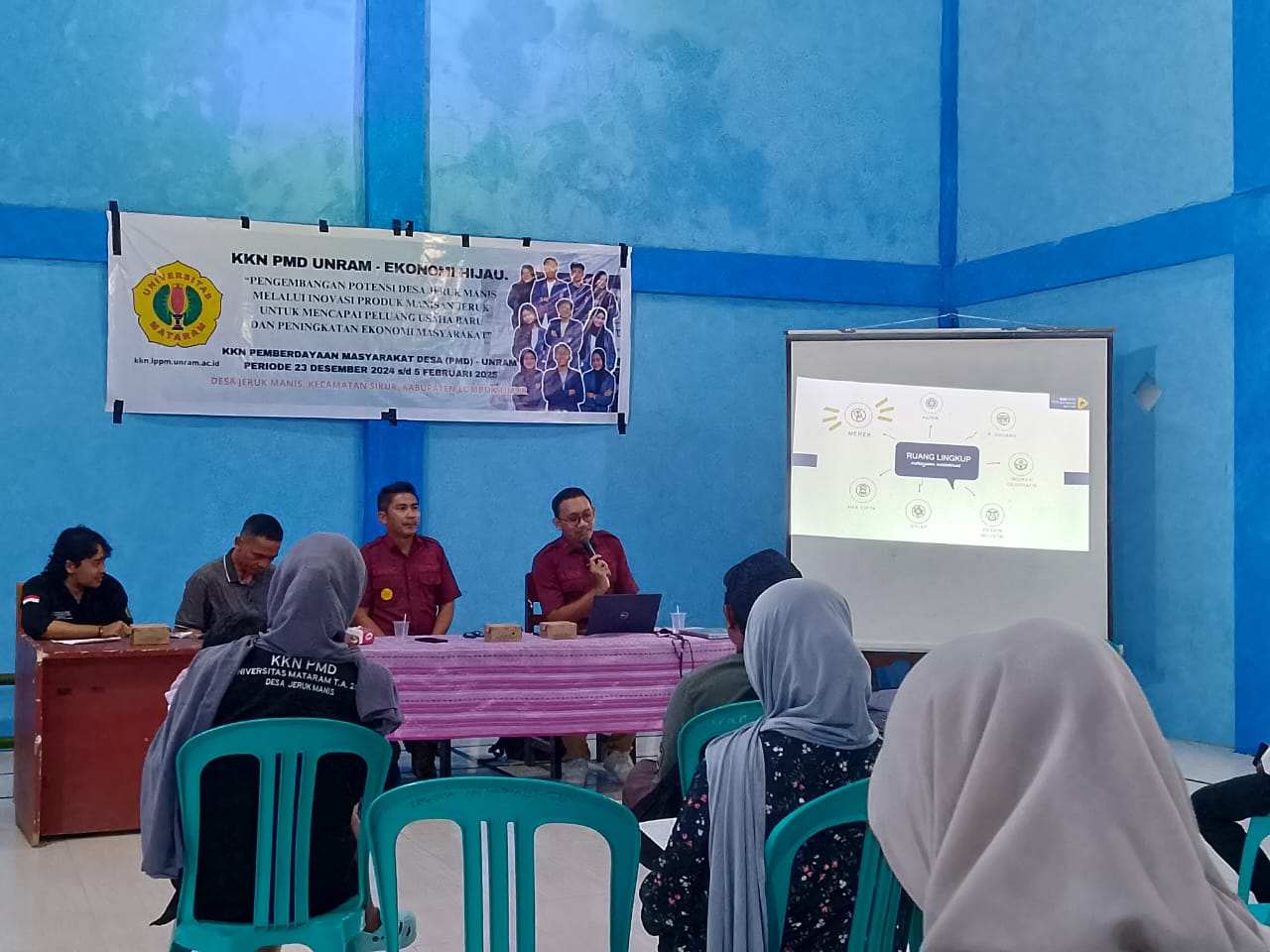 Kanwil Kementerian Hukum NTB melakukan sosialisasi tentang pentingnya pendaftaran merek, Sabtu (25/1) di Desa Jeruk Manis, Lombok Timur.