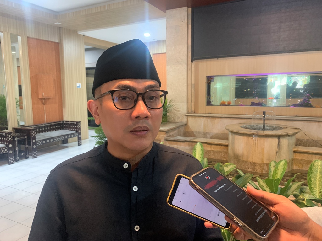 dr Emirald Isfihan