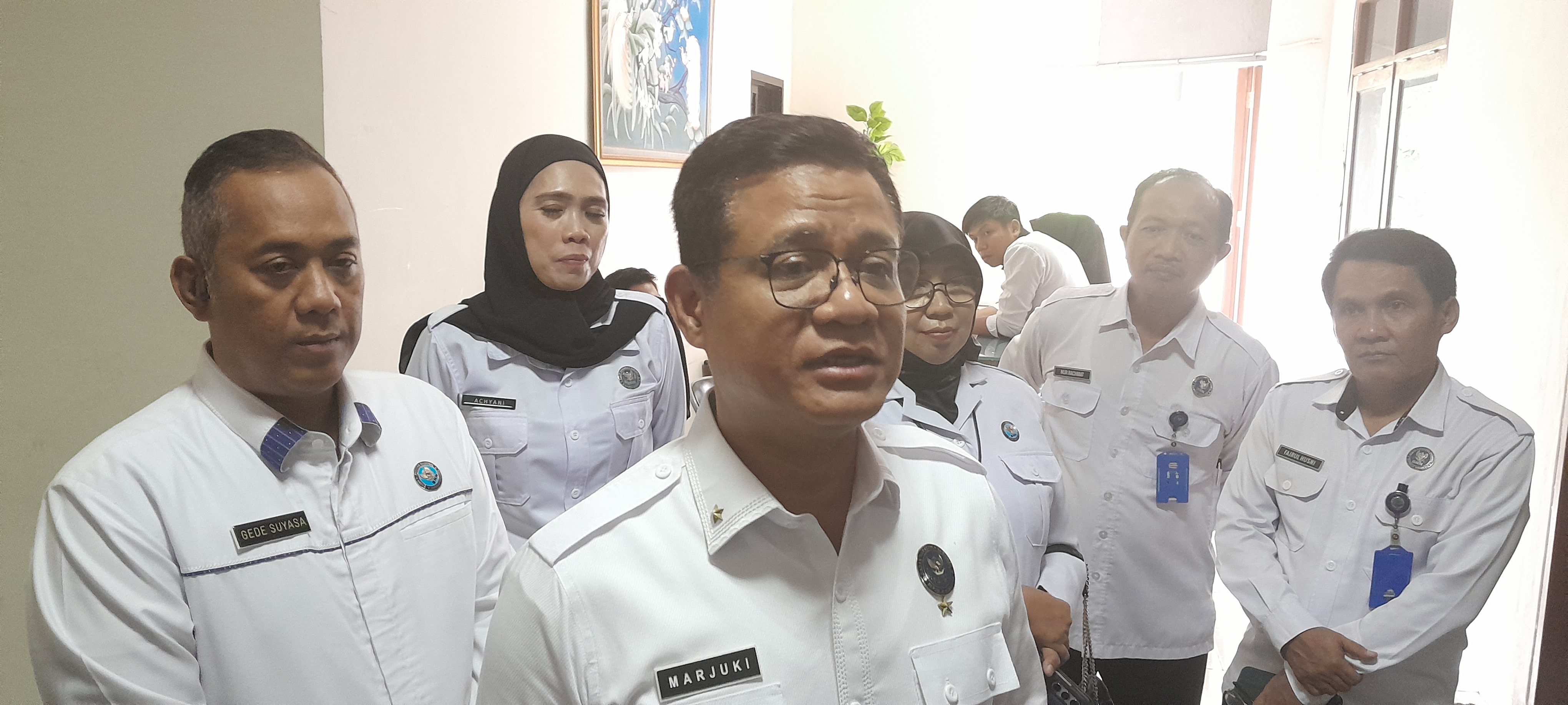 BERI DUKUNGAN: Kepala BNNP NTB Brigjen Pol Marjuki bersama jajarannya saat memberikan keterangan kepada wartawan.
