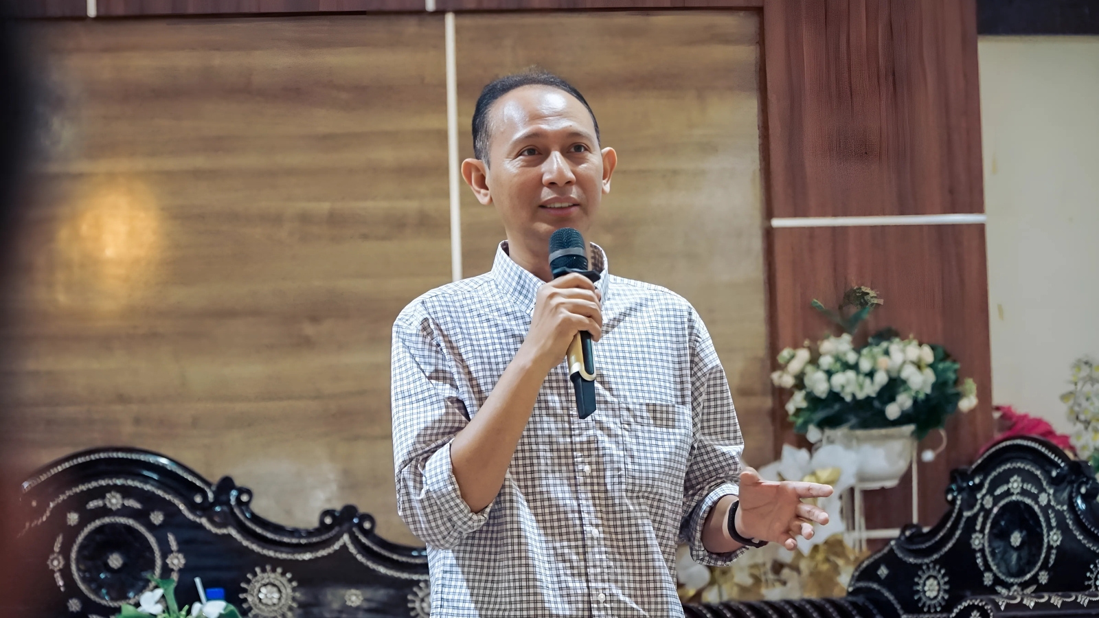 Prof Dr dr Hamsu Kadriyan. (Istimewa/Lombok Post)