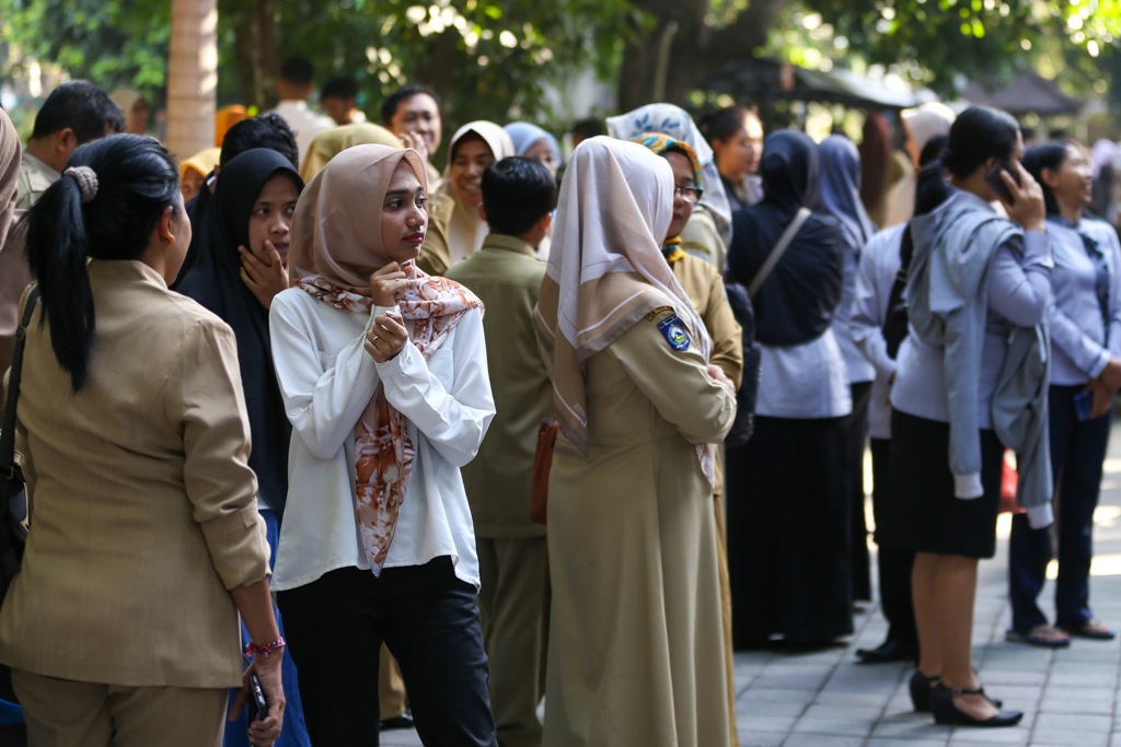 ABDI NEGARA: Sejumlah ASN tengah berkumpul usai berkegiatan beberapa waktu lalu.