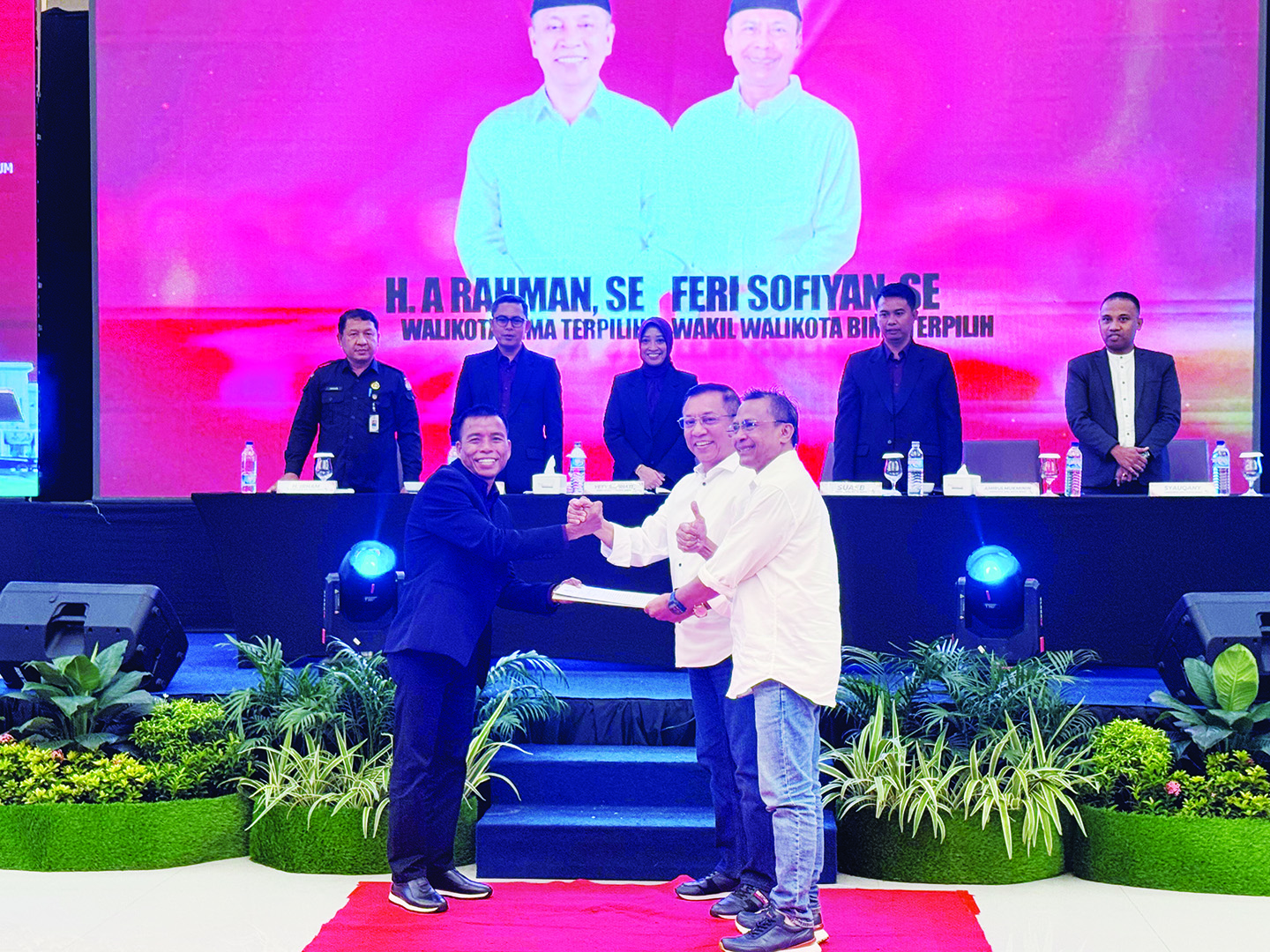 Paslon A Rahman Abidin-Feri Sofiyan (Man-Feri) ditetapkan sebagai Calon Wali Kota dan Wali Kota Bima periode 2025-2030 terpilih di Hotel Marina Inn, Kota Bima, kemarin (5/2).