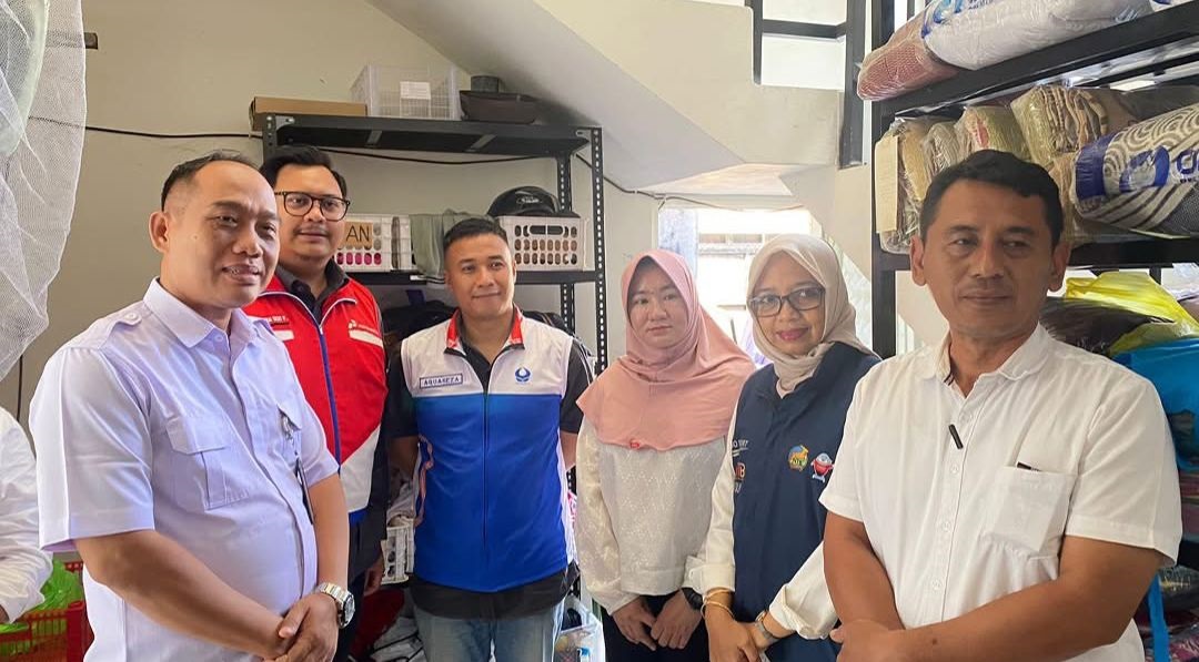 Dua dari kanan; Kadis Perdagangan NTB Baiq Nelly Yuniarti, Sekdis ESDM NTB Niken Arumdati, dan Sales Area Manager NTB Pertamina Agunga Kaharesa Wijaya saat monev penggunaan elpiji 3 kg di Mataram.