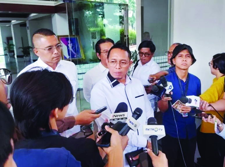 WAWANCARA : Kepala Komunikasi Kantor Kepresidenan Hasan Nasbi saat diwawancara oleh awak media di Jakarta beberapa waktu lalu.