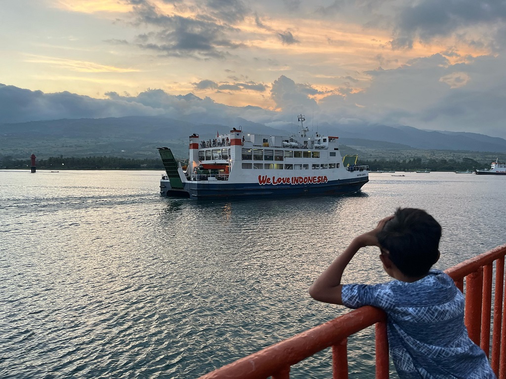 PELAYARAN: Transportasi laut juga sangat dipengaruhi oleh iklim dan cuaca, untuk itu saat gelombang tinggi, angin kencang, atau badai laut terjadi mempengaruhi keamanan dan keselamatan.