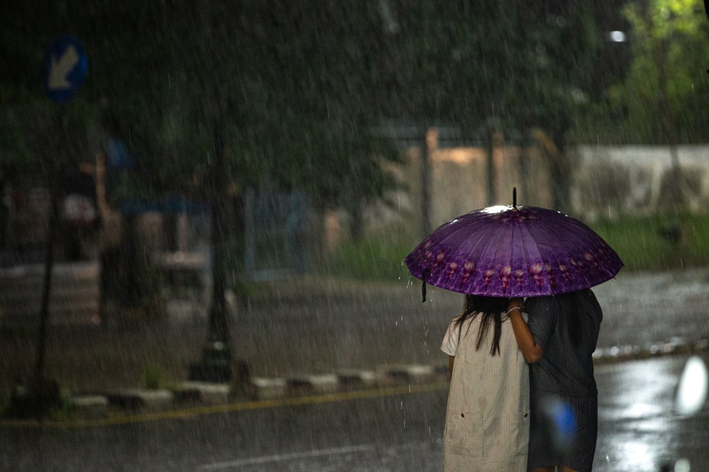 TETAP WASPADA: Masyarakat diimbau mewaspadai cuaca ekstrem yang diperkirakan akan berlangsung selama beberapa hari ke depan.