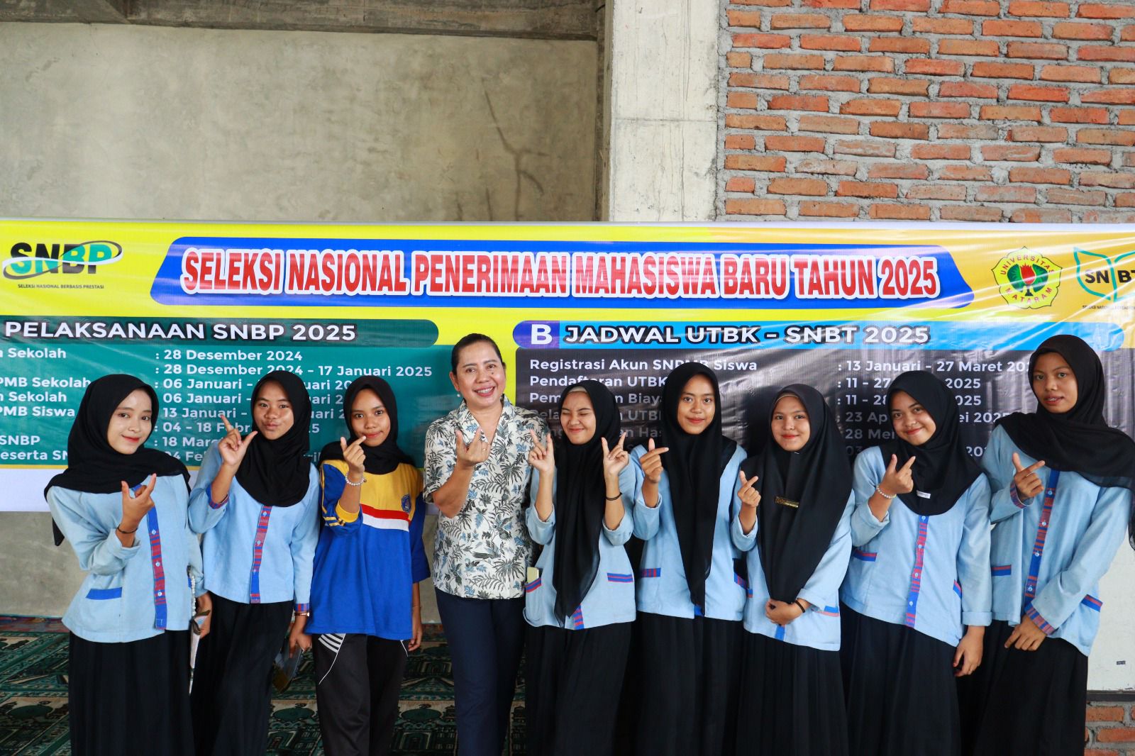 SOSIALISASI: Unram sosialisasikan SNPMB di berbagai sekolah di Pulau Lombok.
