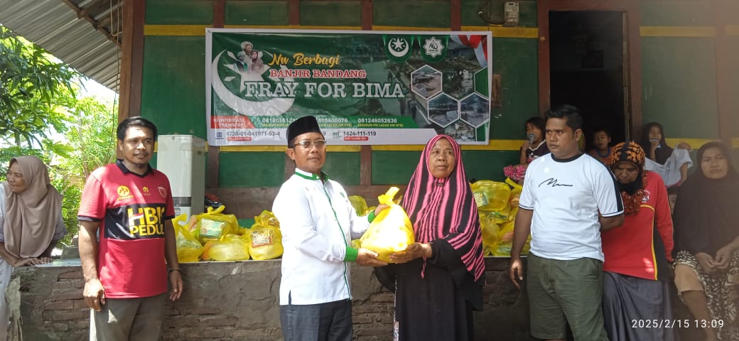 SALURKAN: Lazah NW NTB menyalurkan bantuan logistik kepada korban banjir di Kabupaten Bima, pekan lalu.
