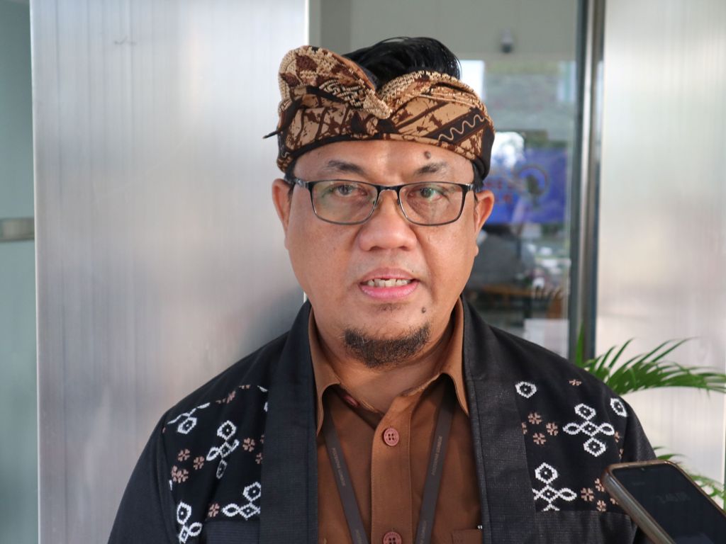 Dr Ali Muhtasom