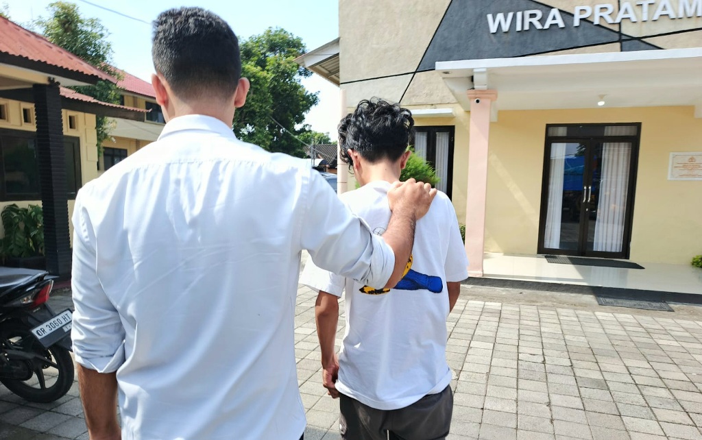 DIRINGKUS: Pelajar SMA inisial HAD diamankan di Polresta Mataram, Senin (17/2).