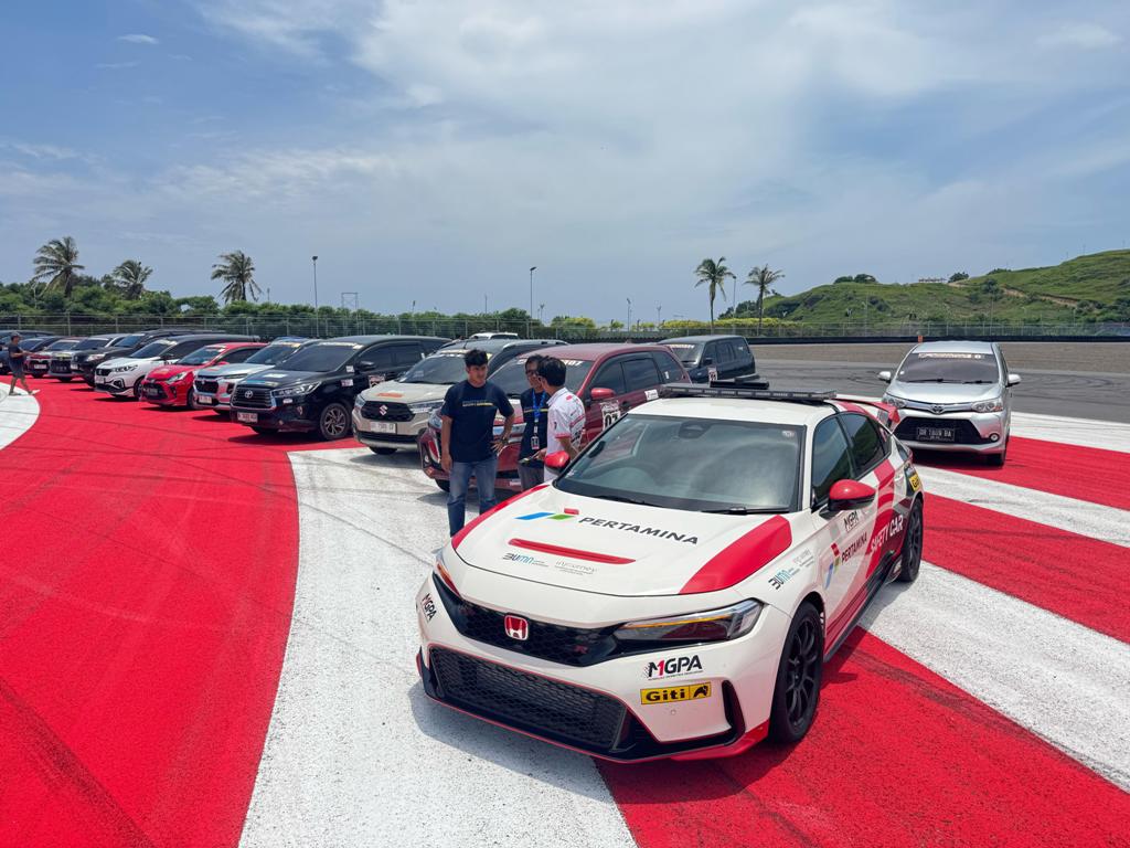 SERI TERAKHIR: Deretan mobil para peserta yang mengikuti final Kejurnas Time Rally 2024 di Sirkuit Internasional Mandalika, pekan lalu.
