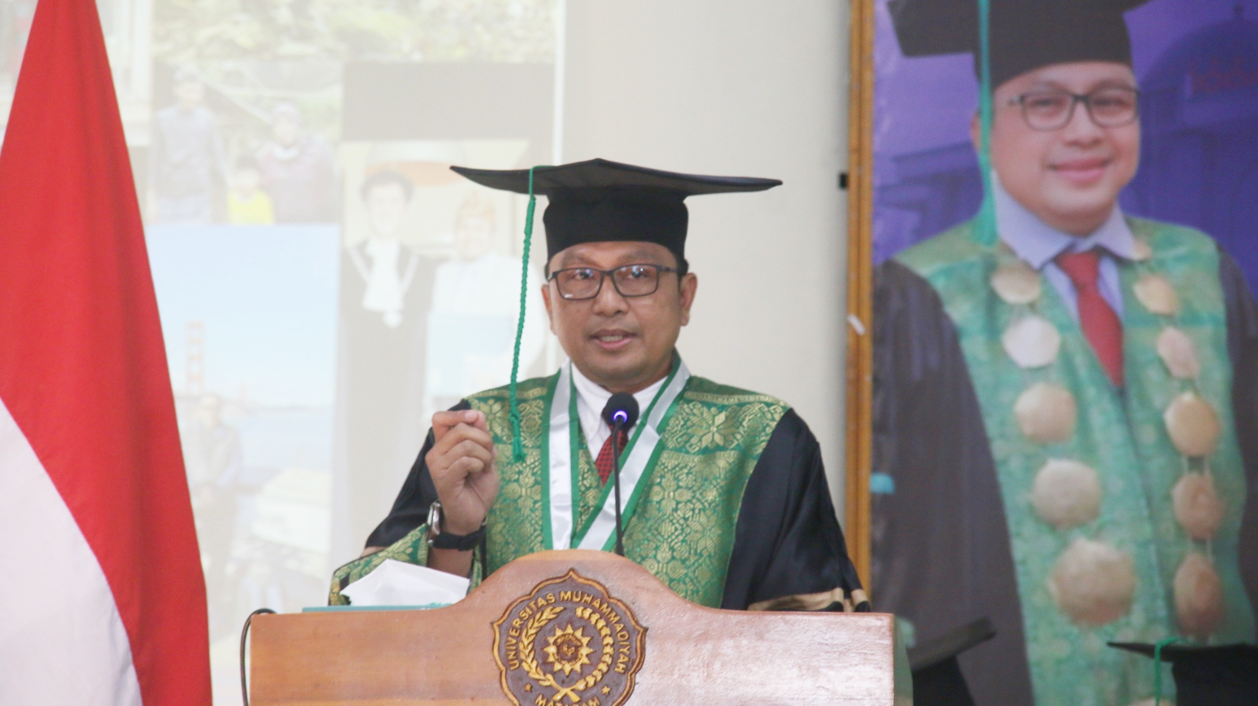 Prof. Joni Safaat Adiansyah, ST.M.Sc.,Ph.D., dalam orasi ilmiah menyampaikan tentang aplikasi kajian daur hidup untuk meningkatkan kinerja lingkungan pada sektor industri
