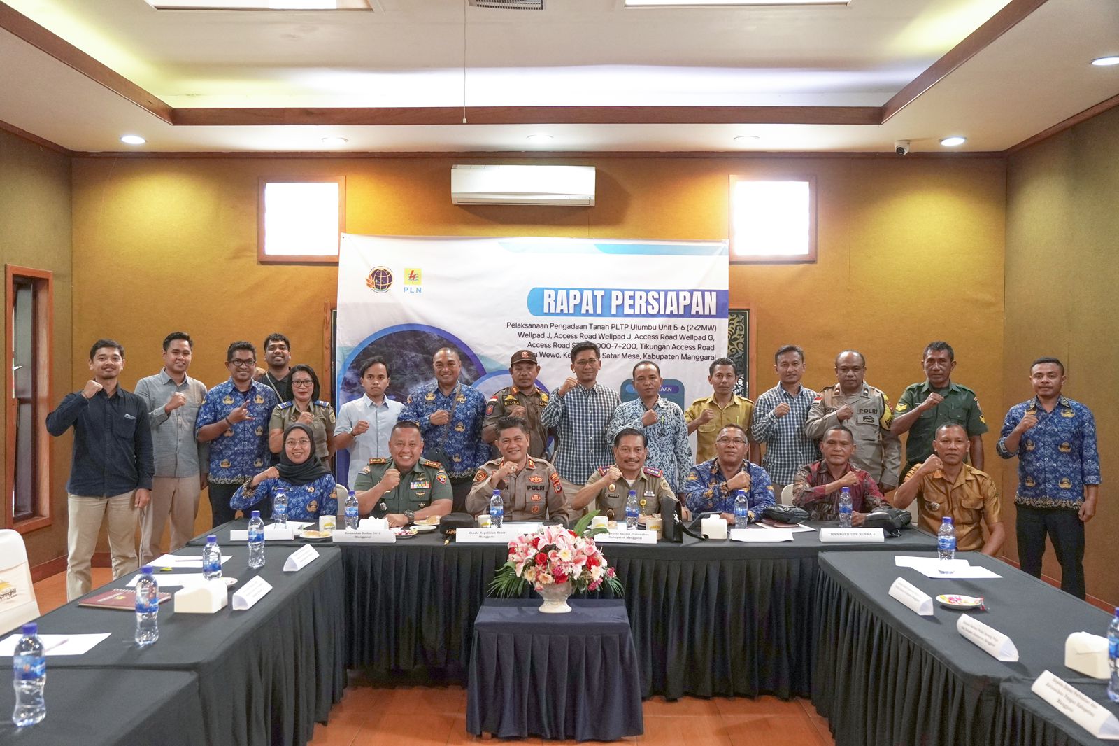 Pihak PLN UIP Nusra bersama BPN dan Forkopimda Manggarai, NTT, usai rapat persiapan pengadaan tanah untuk pengembangan PLTP Ulumbu.