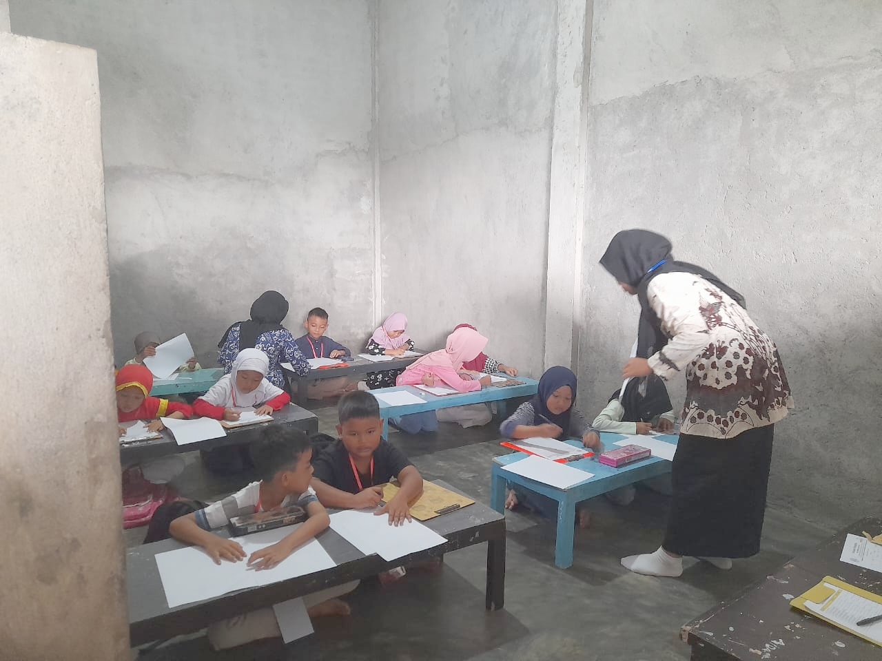 OLIMPIADE: Anak-anak yang mengikuti olimpiade hitung cepat dan tepat di Yayasan Pena Cendekia Nusantara Lombok Timur, Selasa (18/2).