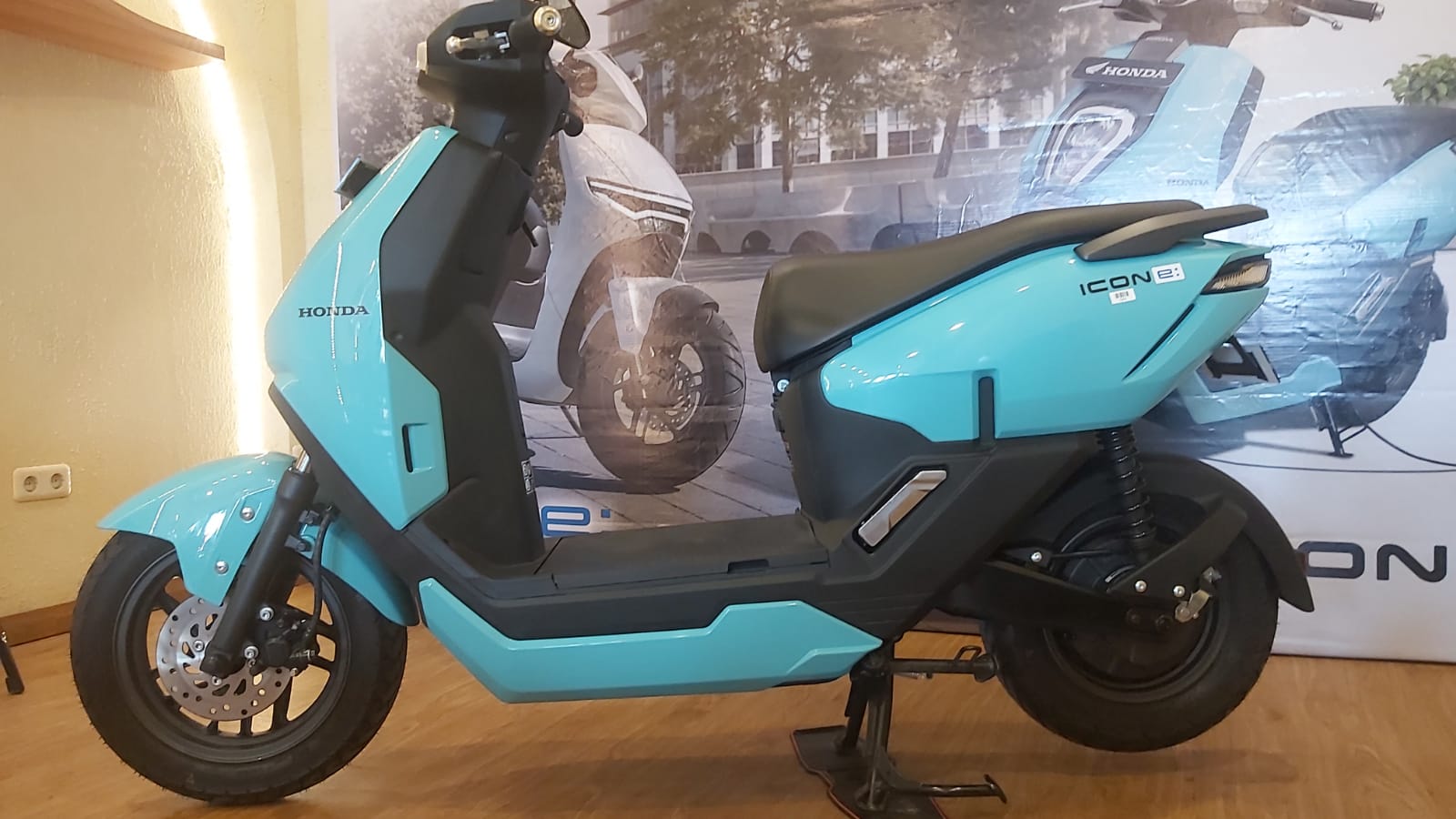 Motor Listrik Honda ICON e hadir dengan harga yang terjangkau bagi masyarakat. (NURUL/LOMBOK POST)