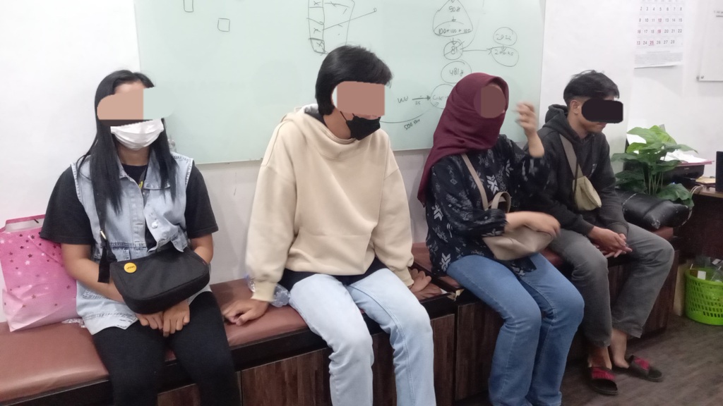 DIAMANKAN: Empat pegawai freelance diamankan petugas Polresta Mataram atas dugaan penggelapan kosmetik milik selebgram Mataram.