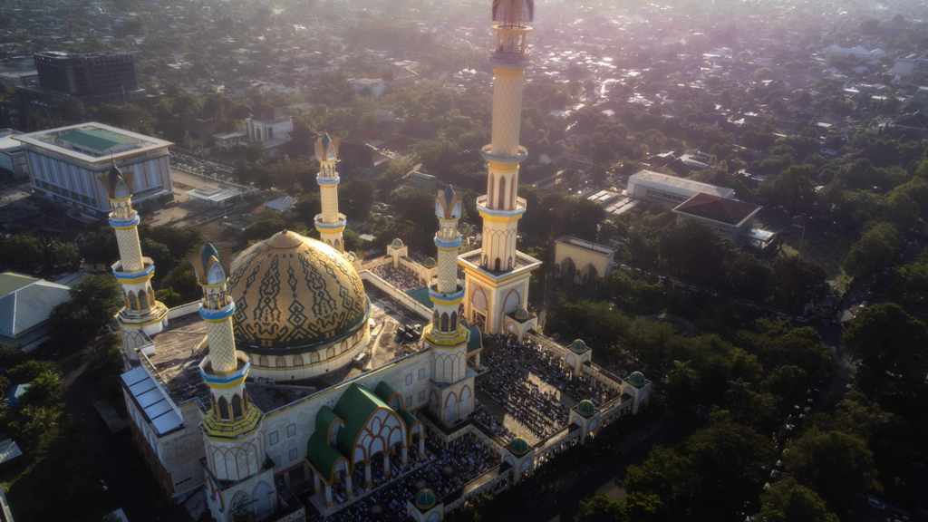 IKON DAERAH: Masjid Raya Hubbul Wathan telah menjadi salah satu destinasi wisata di Bumi Gora, untuk itu segala fasilitas yang ada harus mendukung kenyamanan dan keamanan pengunjung.